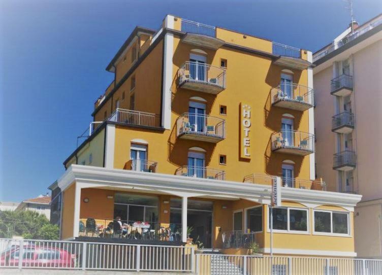 Hotel Berenice リミニ エクステリア 写真