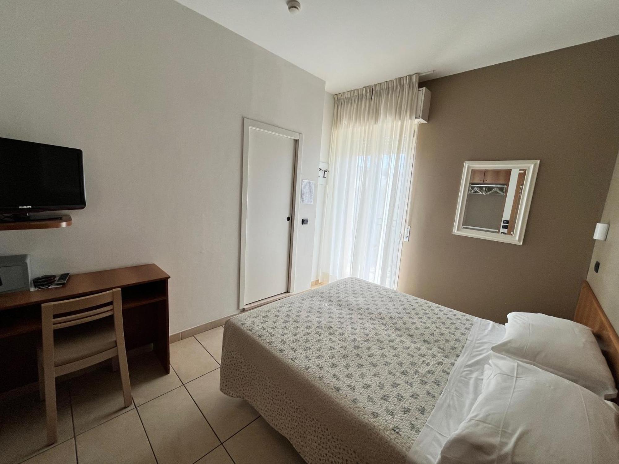Hotel Berenice リミニ エクステリア 写真
