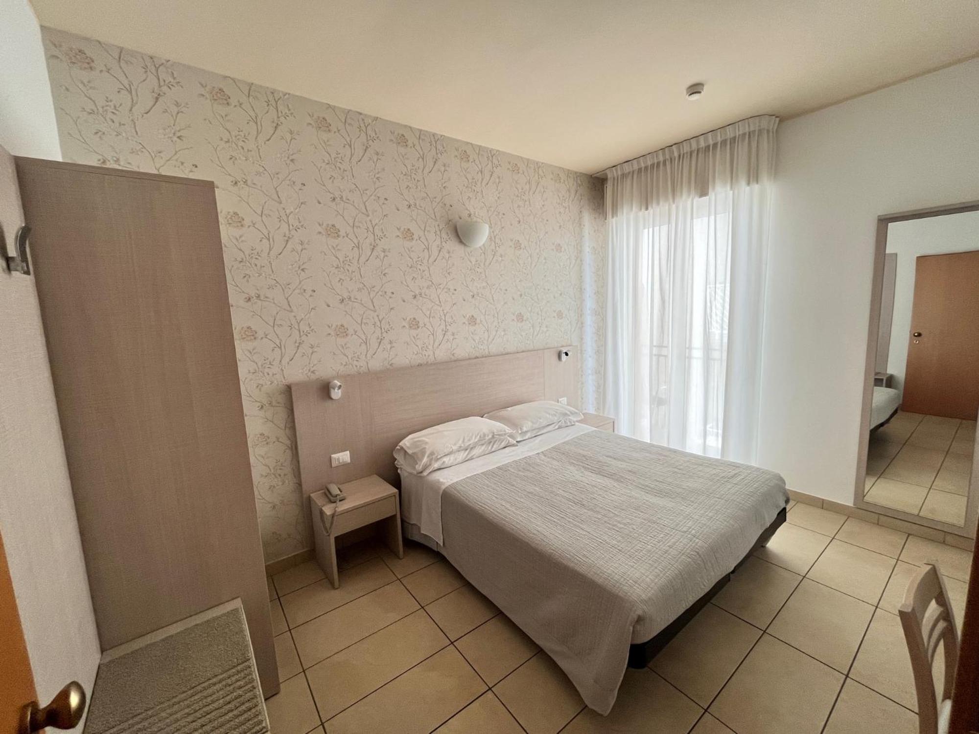 Hotel Berenice リミニ エクステリア 写真