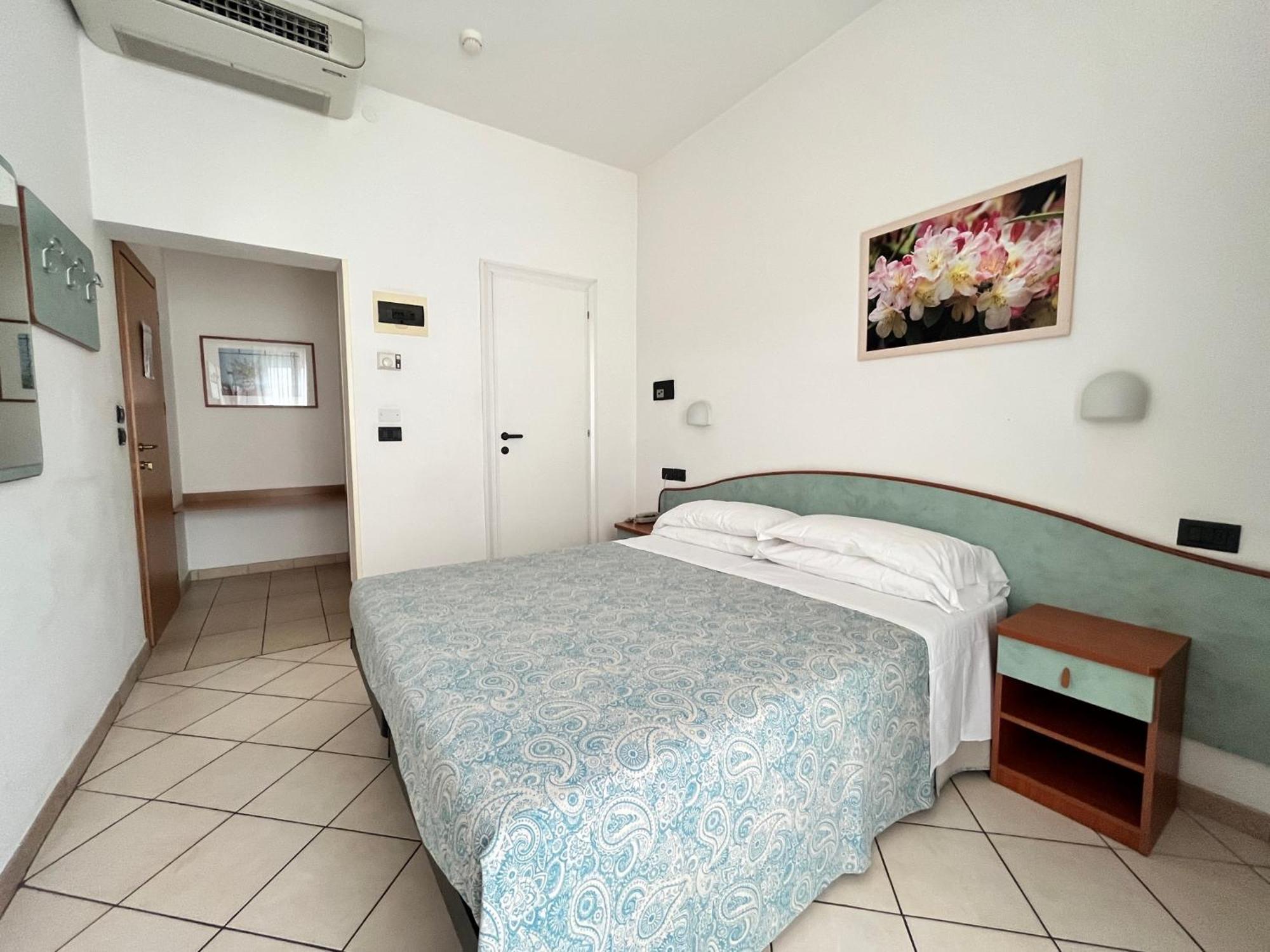 Hotel Berenice リミニ エクステリア 写真