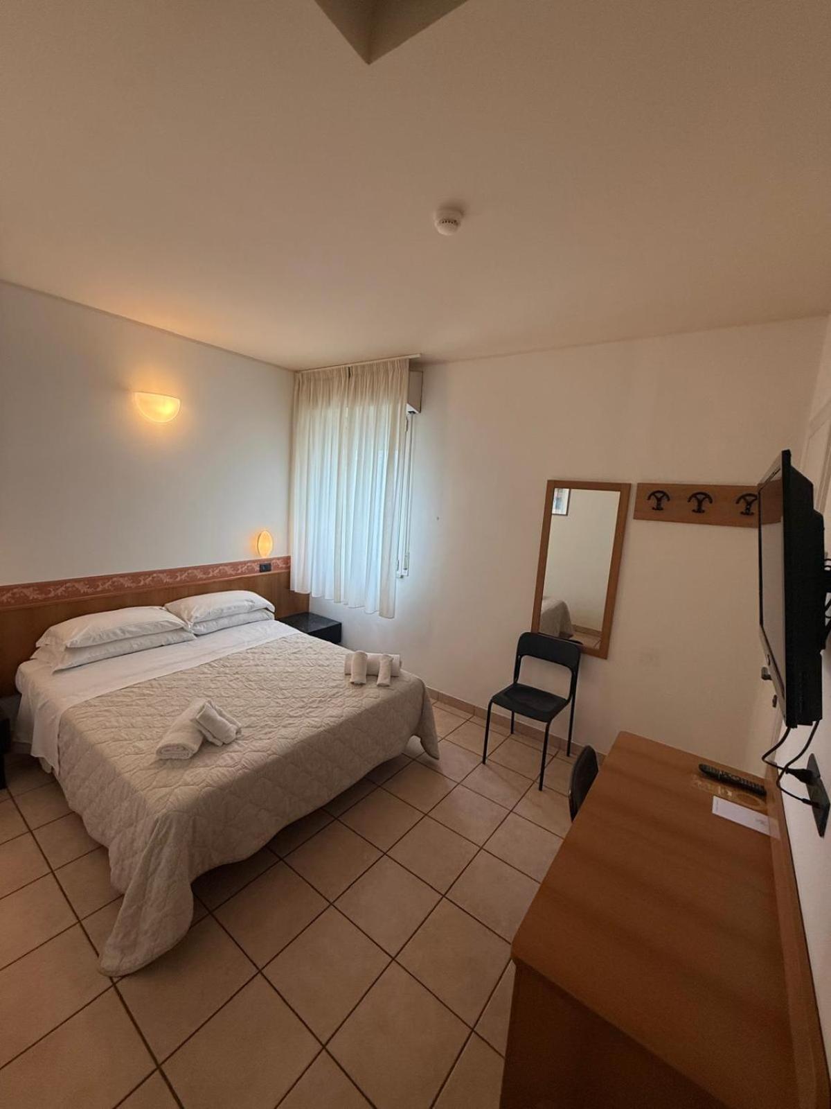 Hotel Berenice リミニ エクステリア 写真